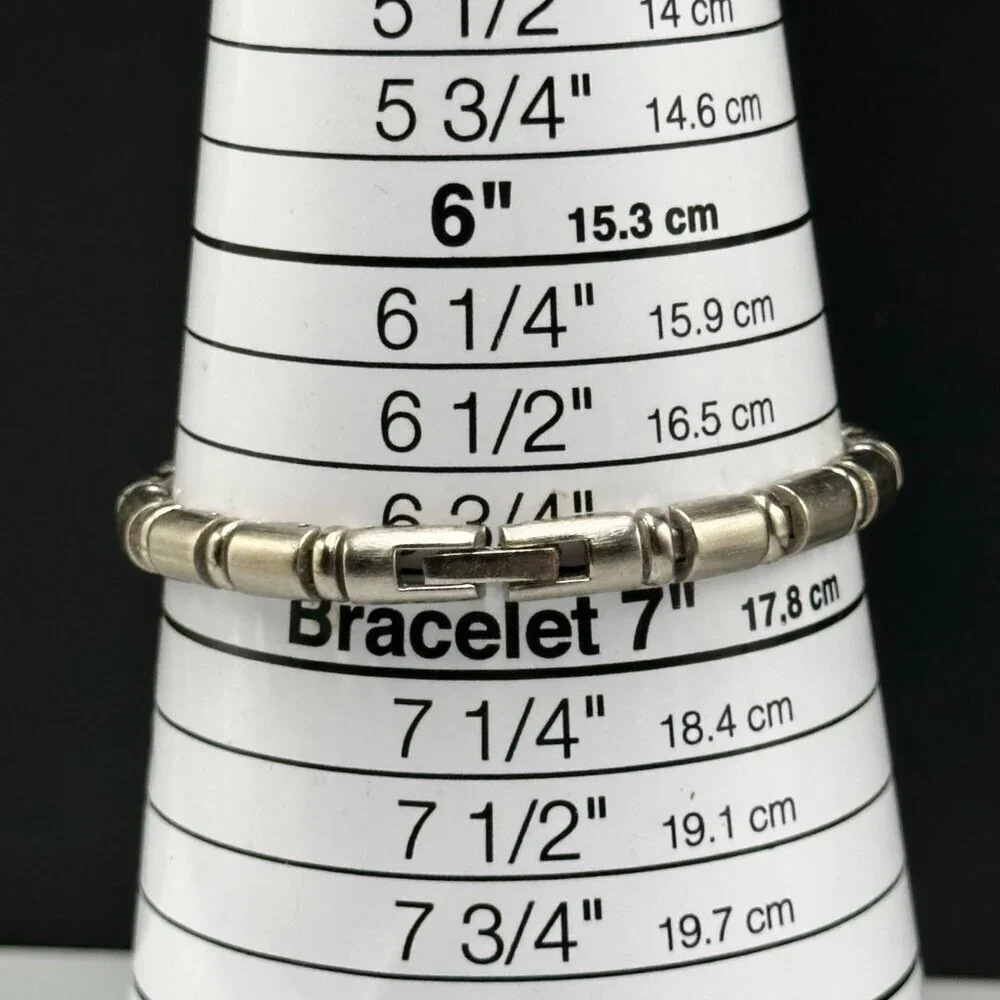 3/$30 Gloria Vanderbilt Watch Women Silver Tone Link Bracelet New Battery 7